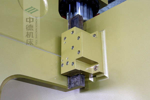 ZDP-20050加厚型滑塊導(dǎo)軌,強(qiáng)有力的保持滑塊間隙,有效減少工作時的抖動.jpg ZDP-20050加厚型滑塊導(dǎo)軌,強(qiáng)有力的保持滑塊間隙,有效減少工作時的抖動.jpg