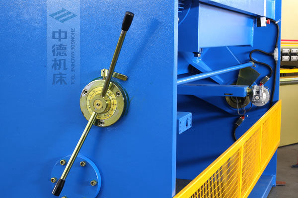 ZDS-2032剪板機(jī)刀片間隙手動(dòng)調(diào)節(jié)器,刻度清淅,調(diào)節(jié)省力又簡(jiǎn)便.jpg ZDS-2032剪板機(jī)刀片間隙手動(dòng)調(diào)節(jié)器,刻度清淅,調(diào)節(jié)省力又簡(jiǎn)便.jpg