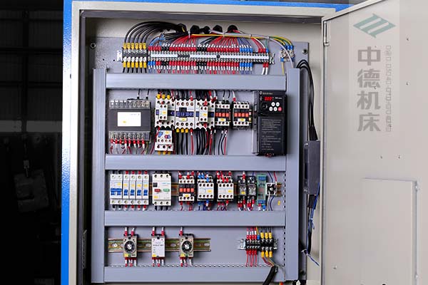 ZDS-2032采用正品電氣元件,裝有變頻驅(qū)動(dòng),控制精確,穩(wěn)定耐用壽命長(zhǎng).jpg ZDS-2032采用正品電氣元件,裝有變頻驅(qū)動(dòng),控制精確,穩(wěn)定耐用壽命長(zhǎng).jpg