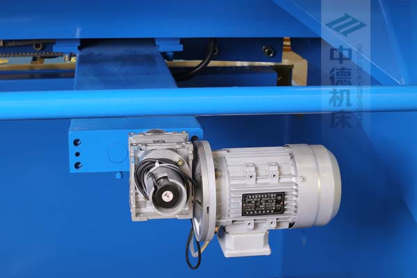 ZDS-2032后擋料AC電機(jī)與減速器一體,故障少,速度快.jpg ZDS-2032后擋料AC電機(jī)與減速器一體,故障少,速度快.jpg